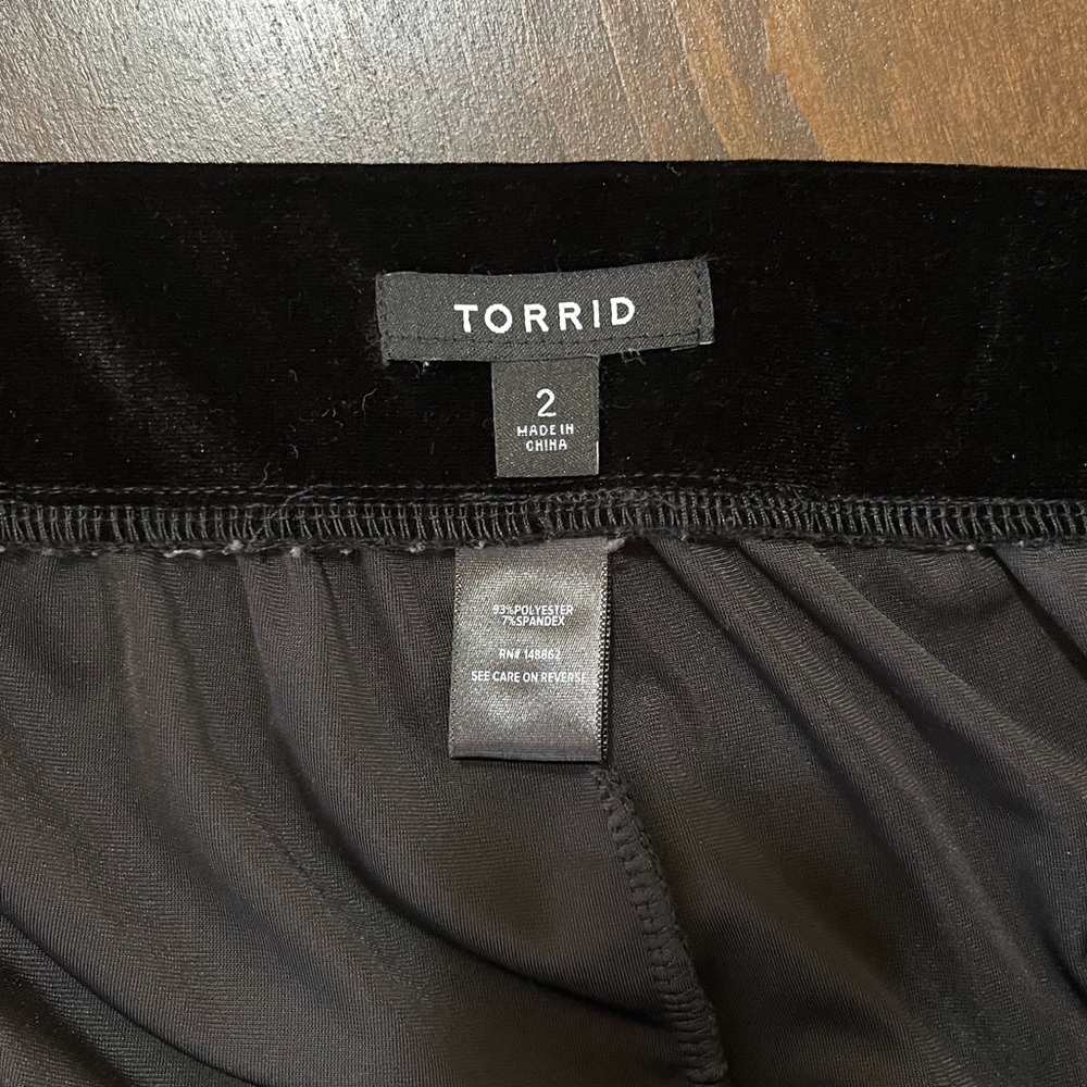 Torrid Black Velour Wide Leg Crop Pants Size 2X - Picture 10 of 10